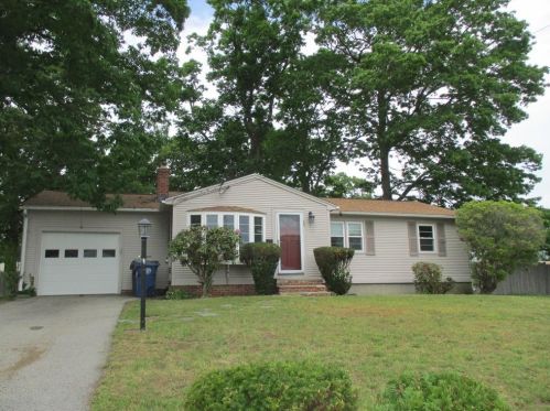 57 Walker Rd, Warwick, RI 02889-3724
