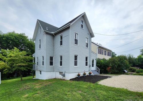 17 Fairfield Ave, Huntington, CT 06484-4005