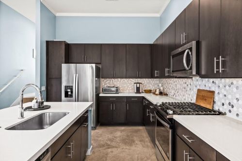 3100 Aldwyche Dr, Austin TX  78704 exterior