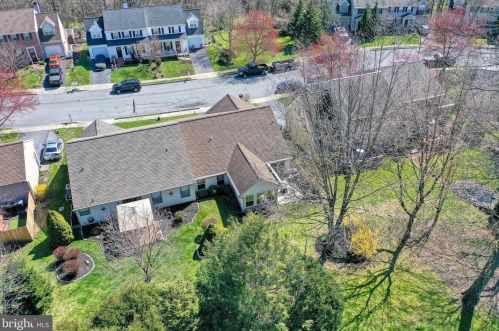 30 Mill Pond Dr, Lancaster PA  17603-7411 exterior