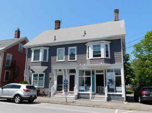 373 Islington St, Portsmouth, NH 03801-4221