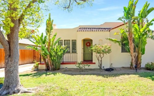 4374 Highland Pl, Riverside, CA 92506-1105