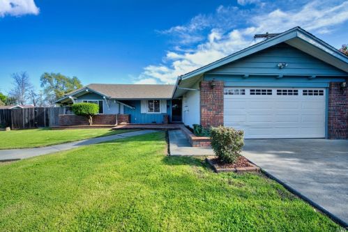 310 Azalea Way, Vacaville, CA 95688-4305