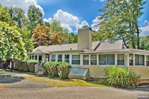 22 Cedar Lake Rd, Parsippany, NJ 07834-1708