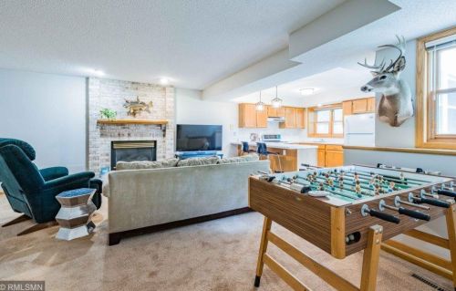 2224 Ariel St, Saint Paul MN  55109-2852 exterior