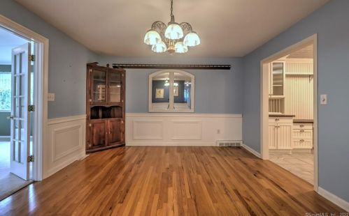 26 Ridgewood Dr, Upper Stepney, CT 06468-1014