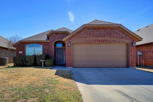 1325 Lauren Ln, Granbury, TX 76048-2725