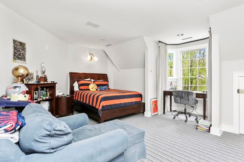672 Lake Ave, Greenwich CT  06830-3854 exterior