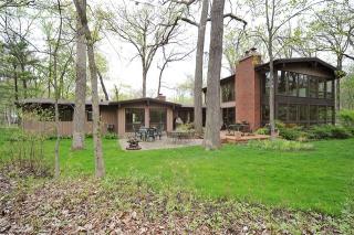 1560 Indian Trail Dr, Bannockburn, IL 60015-1627
