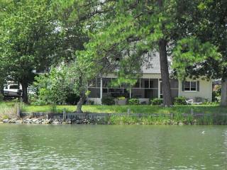 341 Shirley Ave, Deltaville, VA 23043-2085