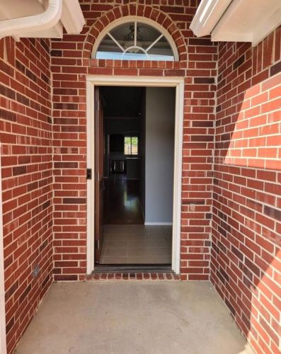 8801 Saranac Trl, Fort Worth TX  76118-7863 exterior