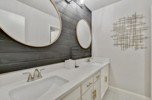 8708 Lake Country Dr, Fort Worth TX  76179-2802 exterior