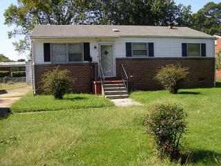 2 Cornelius Dr, Hampton, VA 23666-4108