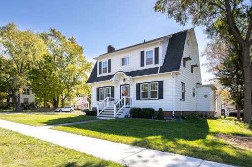 160 Ogden St, Capron, IL 61012-8705