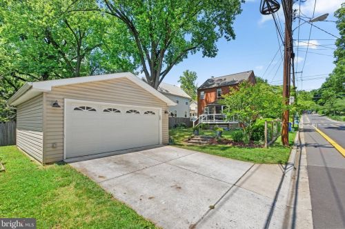 800 Easley St, Silver Spring MD 20910-4587 exterior