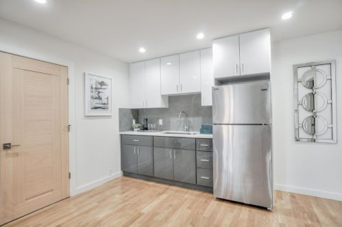 260 Girard St, San Francisco CA 94134-2110 exterior