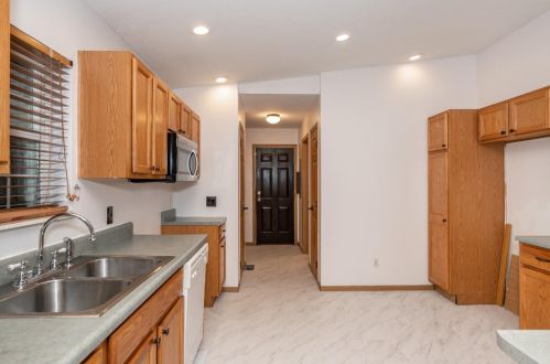 6530 Catalpa Ave, Cincinnati OH  45239-4927 exterior