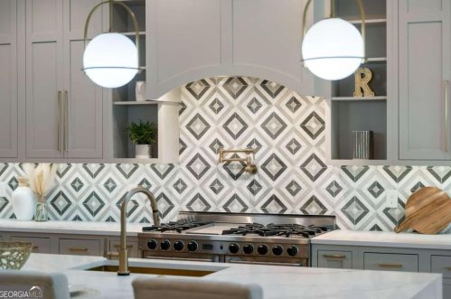 2731 Arden Rd, Atlanta GA  30305-1913 exterior