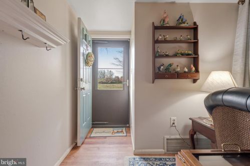 216 Valleybrook Dr, Lancaster PA  17601-4618 exterior