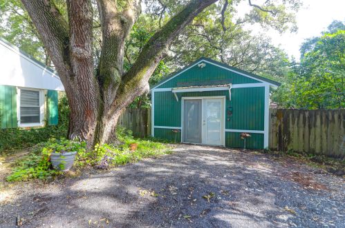 1444 Pocahontas St, Mount Pleasant SC  29464-4819 exterior