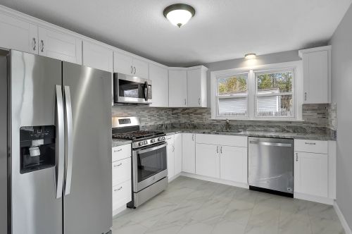 299 Lake St, Nashua, NH 03060-4135
