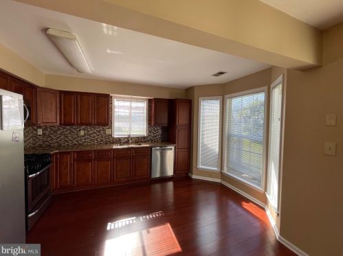 12 Colebrook Ct, Princeton NJ  08540-7050 exterior