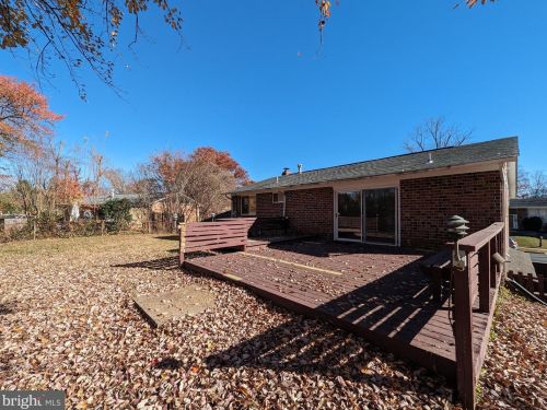 8114 Springfield Village Dr, Springfield VA  22152-3306 exterior
