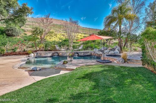 112 Ranch Creek Ct, Simi Valley, CA 93065-8201