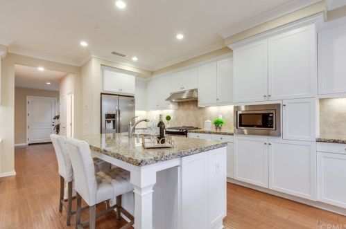 88 Rembrandt, Irvine CA  92620-7314 exterior