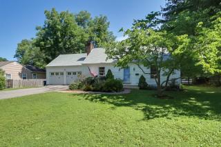 3 Hillcrest Ave, Mendham, NJ 07945-1635