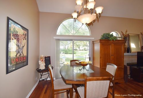 1304 Coldspring Rd, Carol Stream IL  60188-2989 exterior