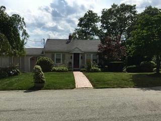 11 Deer Run Trl, Smithfield, RI 02917-2109