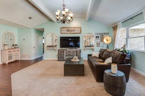 6401 Peggy Dr, Fort Worth TX  76133-4429 exterior