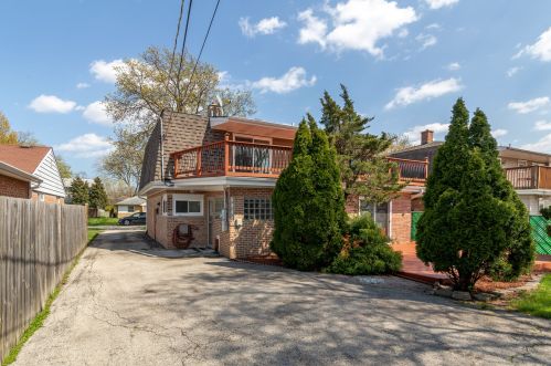 8316 Elmore St, Niles IL 60714-1943 exterior