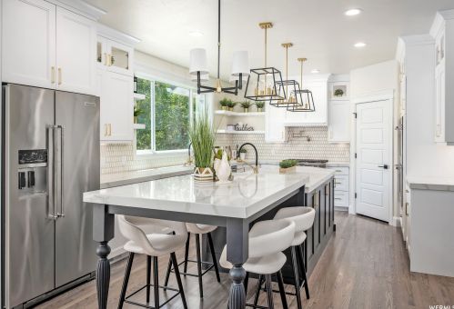 8851 Willow Grn Dr, Sandy UT 84093-2056 exterior