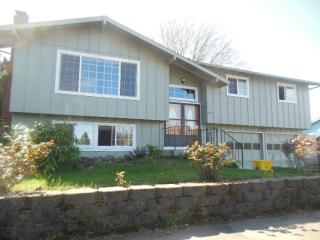 19400 Multnomah Ct, Portland OR  97230-7772 exterior