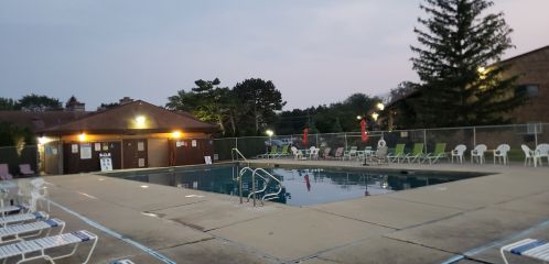 834 Old Willow Rd, Wheeling IL  60070-2159 exterior