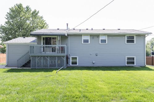 452 Aztec Dr, Carol Stream IL  60188-1586 exterior