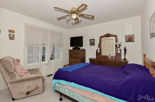 3327 Greenwich Ln, Island Lake, IL 60042-9121