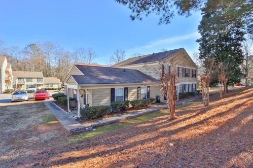 1352 Old Coach Rd, Marietta, GA 30008-3631