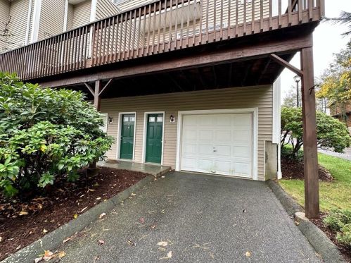 39 Coram Rd, Huntington CT  06484-4015 exterior