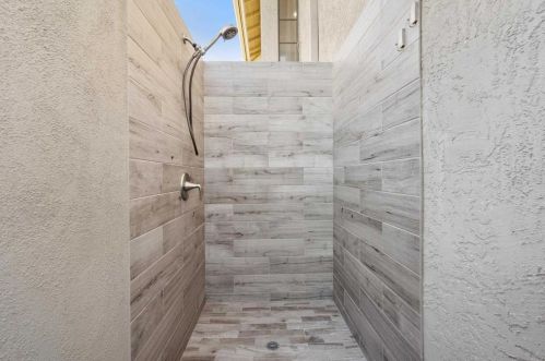 1938 White Birch Dr, Vista CA  92081-7316 exterior