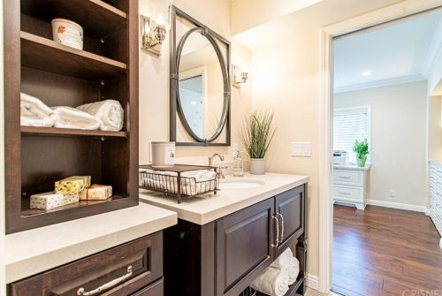 2010 Buckingham Pl, Glendale CA  91206-1401 exterior