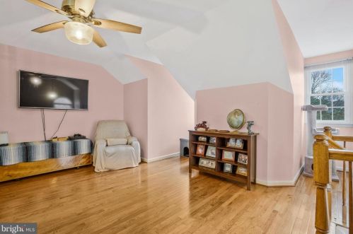 8858 Eagle Rock Ln, Springfield VA  22153-1727 exterior