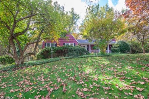 40 Dorothy Dr, Morristown, NJ 07960-4914