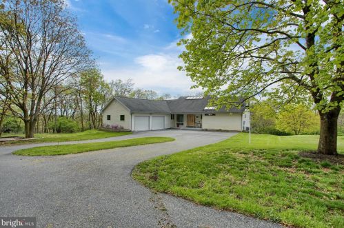 30 Slate Hill Rd, Carlisle, PA 17013-9617