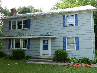 103 Thompson St, Huntington, CT 06484-5136