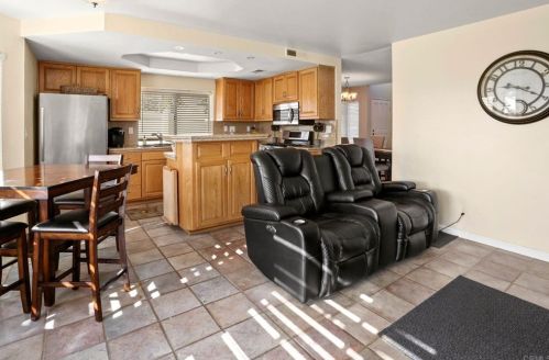 1894 Timber Trl, Vista CA 92081-7326 exterior