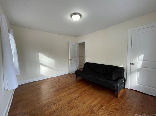 6 Little Fox Run, Huntington CT  06484-1619 exterior