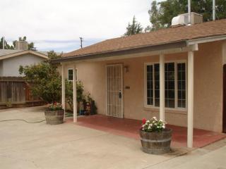 317 L St, Madera, CA 93637-3054